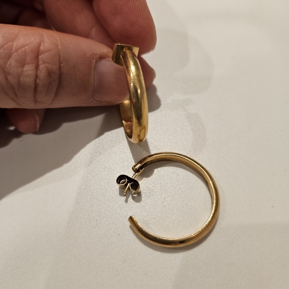 Small gold hoops - Picture 2 of 3